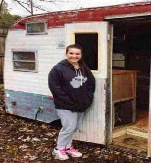 14-yr-old buys camper from 1974 and renovates it, one look inside and I’m speechless.