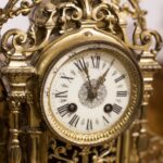 Linda Inherits Grandma’s Old Clocks While Greedy Brother Gets the House—But Her Inheritance Turns Out to Be Worth Nearly $200K – Story of the Day