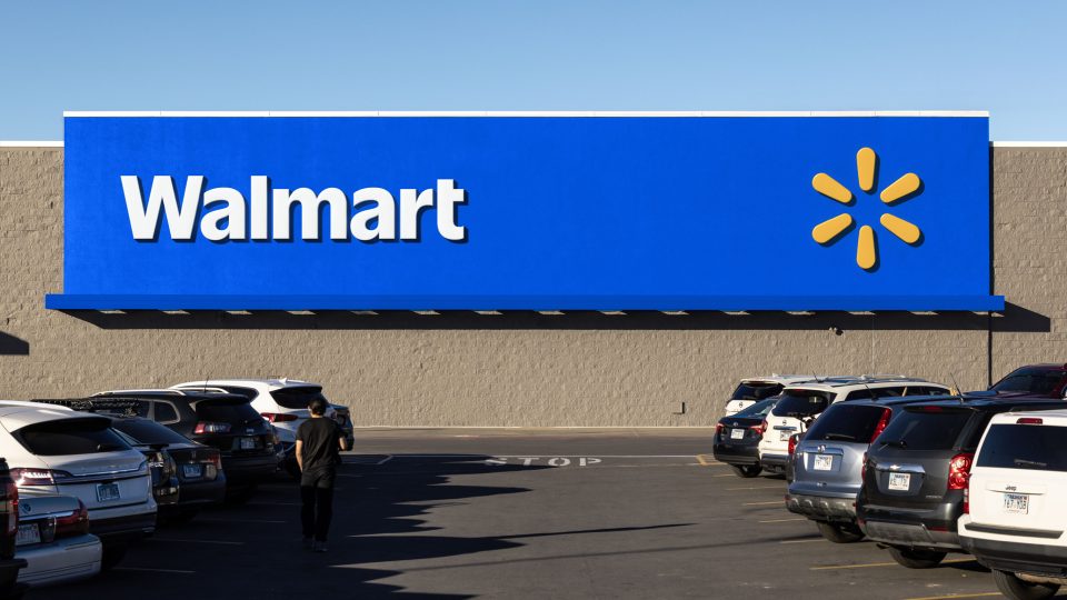 Razor Blade Found in Walmart Shopping Cart Raises Alarming Safety Concerns