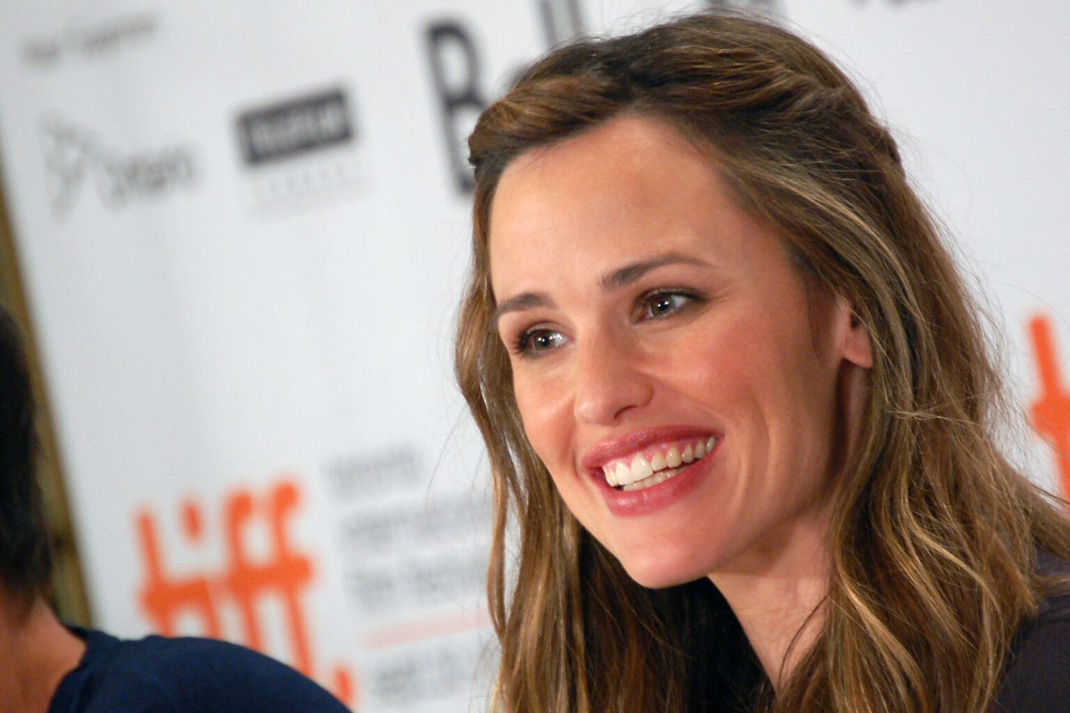 The Devastating California Wildfires… Our Hearts Go Out To Jennifer Garner, As We Confirm The Passing