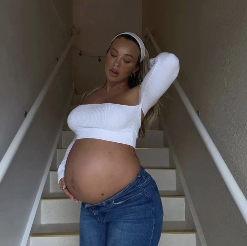 Harsh Remarks Including Her Huge Belly. “The worst pregnant belly I have ever seen”