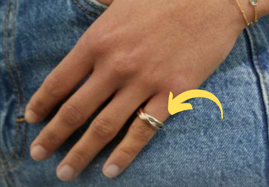 If You See a Woman Wearing a Wedding Ring On Her Pinky, Here’s What It Means