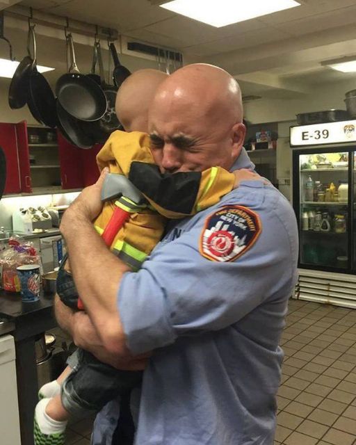 AS A SINGLE MOM WORKING AT A DINER, I LOST SIGHT OF MY SON—WHAT HE SAID TO A FIREFIGHTER LEFT US ALL IN TEARS