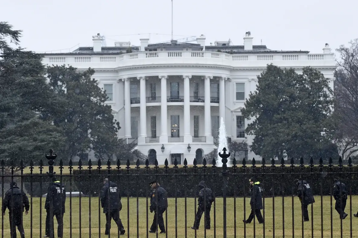 Secret Service Swarms After Man Climbs White House Fence – Security Concerns Heightened