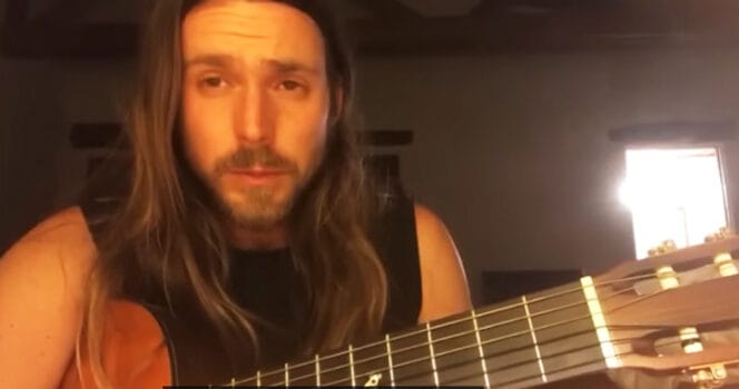 Willie Nelson’s son sings Sound of Silence